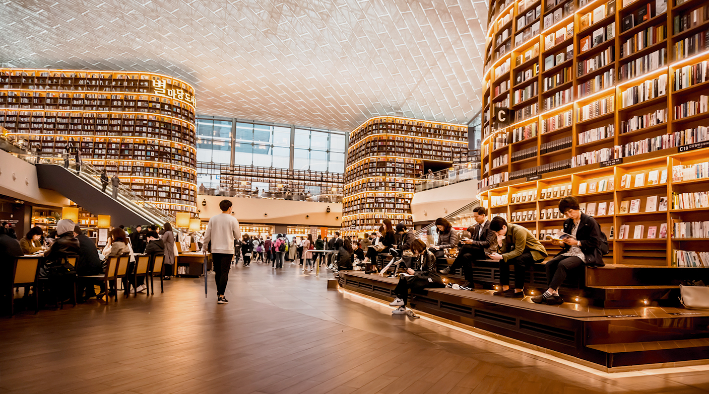 Picture of the library in Coex Mall